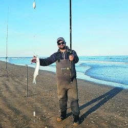 Los aparejos de una sola boya grande arriba, con brazoladas bien separadas entre sí, vienen rindiendo muy bien.En un contexto climático cambiante, la pesca se destaca más por calidad que por cantidad.