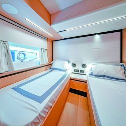 Un 60 pies diferente con un planeo suave y limpio, donde toda la cubierta puede disfrutarse navegando a alta velocidad.