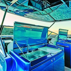 Un 60 pies diferente con un planeo suave y limpio, donde toda la cubierta puede disfrutarse navegando a alta velocidad.