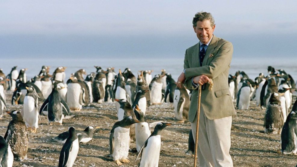 El rey Carlos en una visita a las Islas Malvinas en 1999