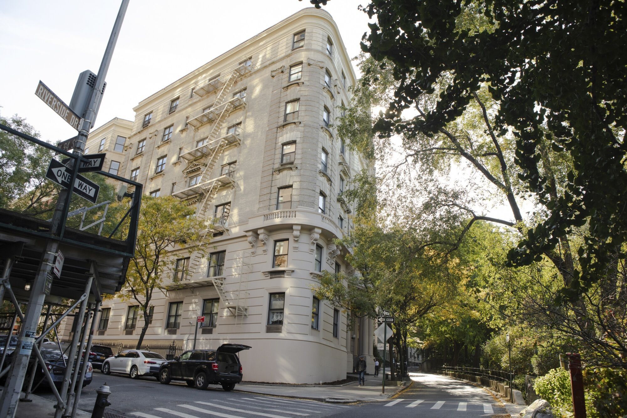 NYC Co-Op Market Reawakens With Bargains for First-Time Buyers