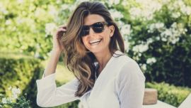 Juliana Awada y su accesorios infalibles para el cambio de invierno a primavera