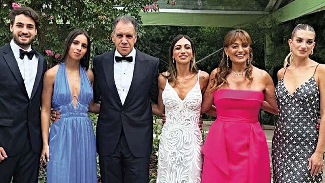 La familia Hadad en el casamiento de Camila, la hija mayor. | Foto:Cedoc.