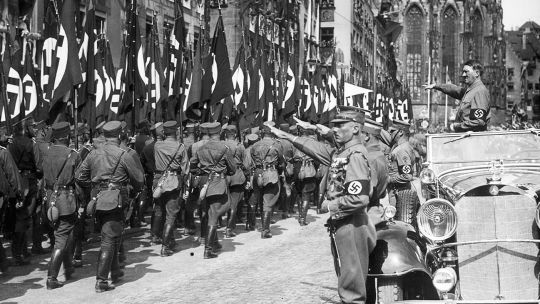 ¿Tu abuelo era nazi? Abren los registros secretos de afiliación y ya se pueden consultar por internet