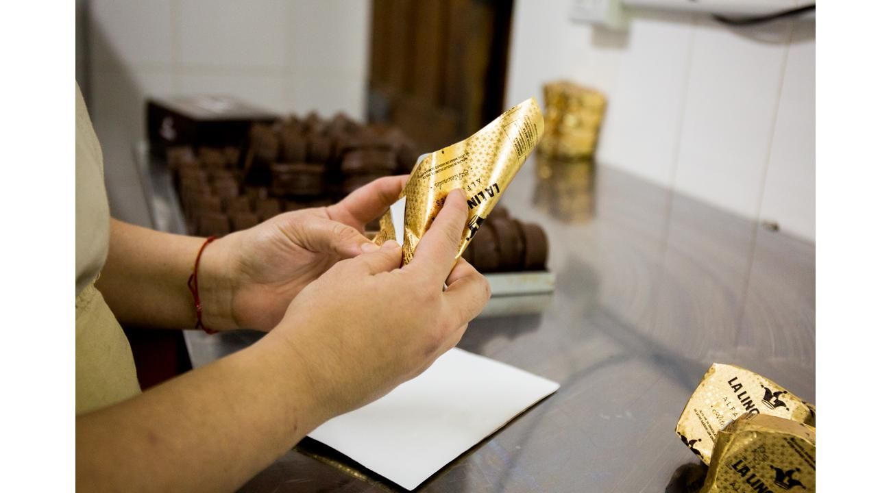 Alfajores La Linqueña: Tradición artesanal y sabor innovador