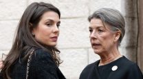 Carolina de Mónaco y Charlotte Casiraghi de pequeñas: el día que madre e hija deslumbraron con trajes de baño matchy-matchy