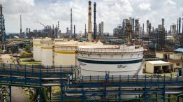 Oil Refineries in Mumbai as Refiners Buy Oil Elsewhere After Russia Pause