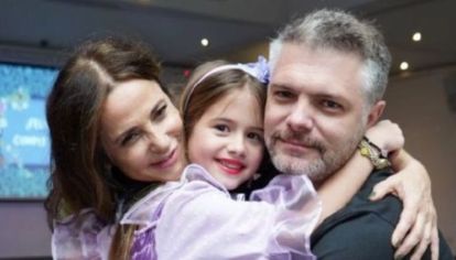 La actriz y el músico acompañaron a su hija en dos celebraciones que reflejan estilos diferentes, pero con el mismo propósito.