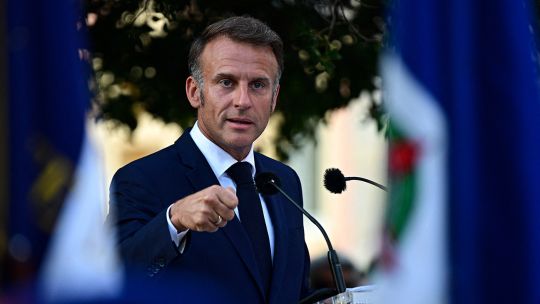 Macron insta al Parlamento francés a evitar otro colapso del gobierno