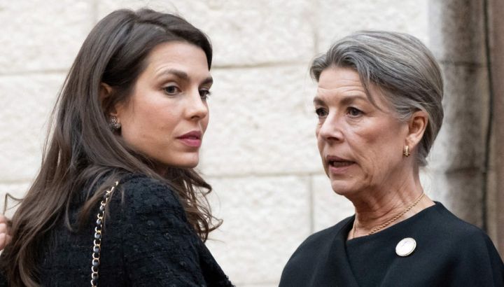 Carolina de Mónaco y Charlotte Casiraghi de pequeñas: el día que madre e hija deslumbraron con trajes de baño matchy-matchy