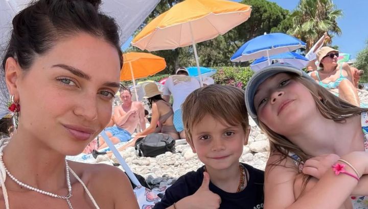Zaira Nara y sus hijos reviven un clásico y matchean el accesorio de moda