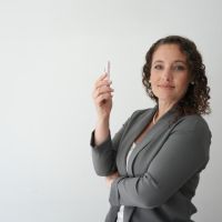 "La verdad sobre empezar un negocio digital sin dinero” por Virginia Spinacci