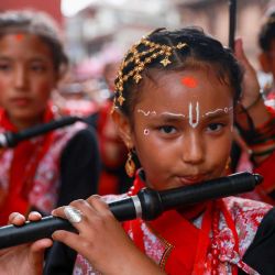 Imagen de personas participando en un desfile durante el festival Krishna Janmashtami, en Bhaktapur, Nepal. El festival se celebra anualmente para conmemorar el aniversario del nacimiento del dios hindú Krishna. | Foto:Xinhua/Sulav Shrestha