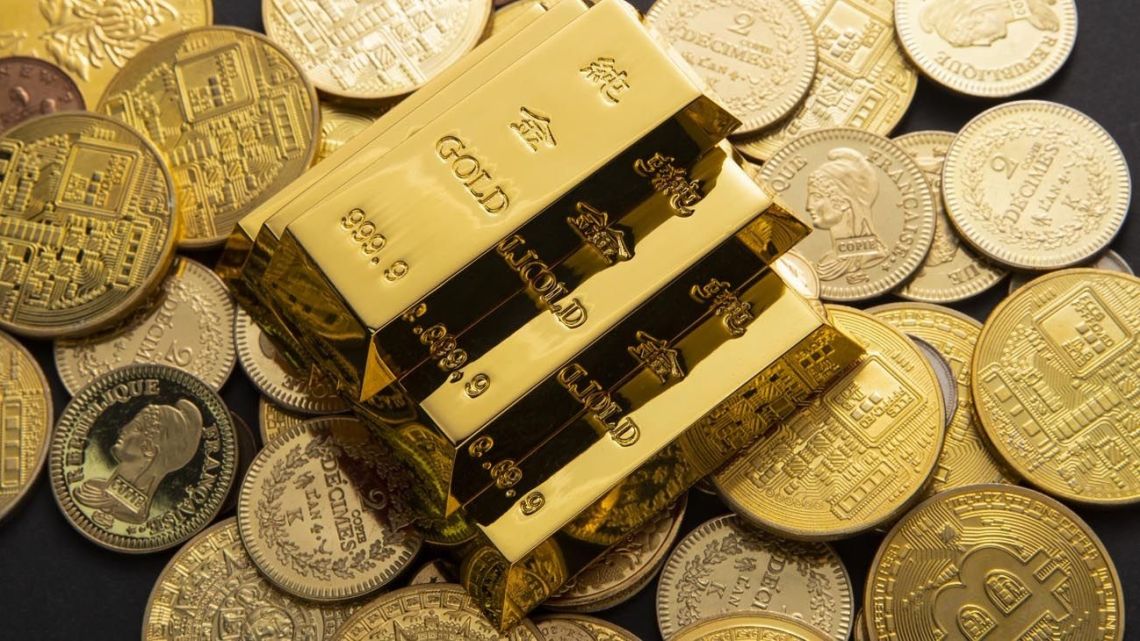El oro marca un nuevo récord histórico al superar los 3.500 dólares por ...