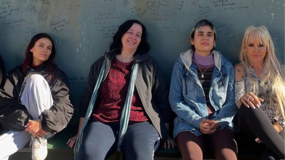 El particular nombre que tiene el grupo de WhatsApp que comparten las protagonistas de "En el barro" 