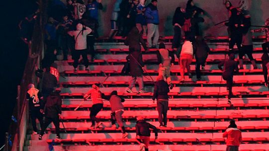 Partido Independiente-U. de Chile: quiénes son los 3 heridos graves por los disturbios y qué pasó con el hincha que se tiró al vacío