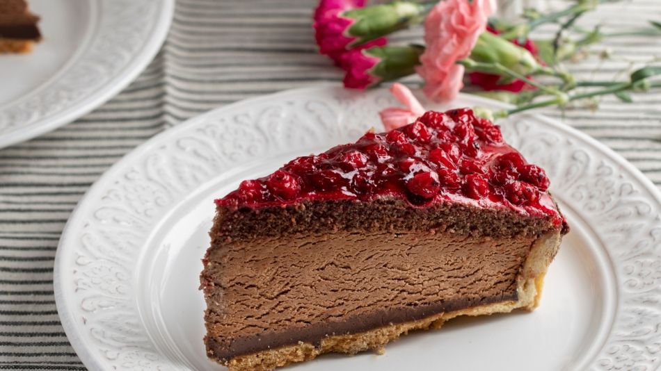 Osvaldo Gross compartió su receta para una tarta de chocolate y frambuesas perfecta