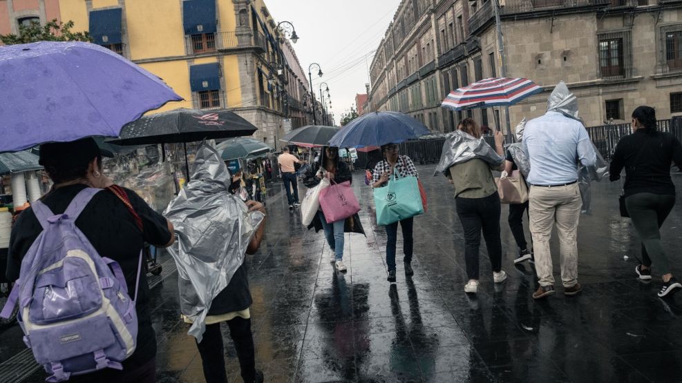 Mexican Peso Weakens As Tariff Threats Weigh On Emerging Markets