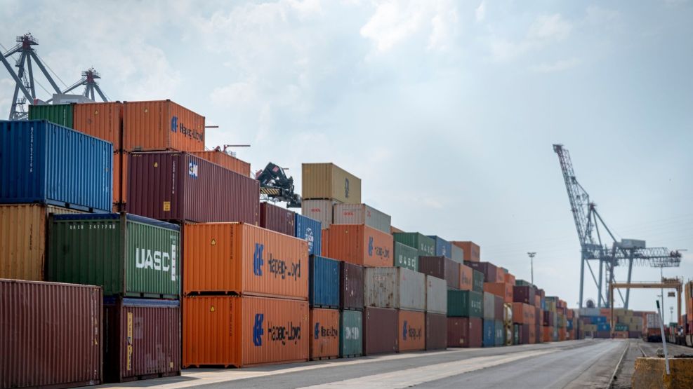 Trump Escalates Canada Trade Fight With 35% Tariff Threat