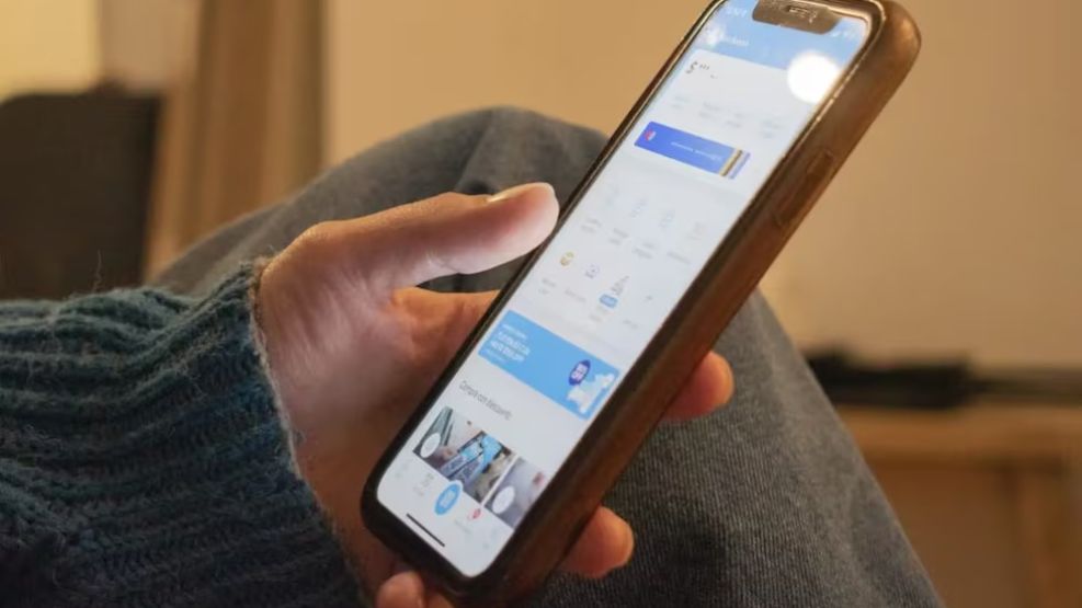 Llevó el celular a arreglar y le sacaron un crédito.