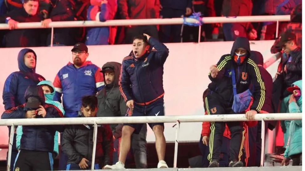 Los hinchas de U. de Chile detenidos en la cancha de Independiente fueron liberados este viernes por la madrugada