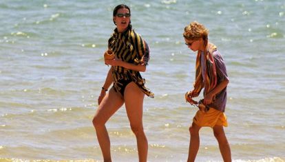Un viaje al otro lado del océano, un playboy parisino y una madre decidida a cambiar el destino de su hija: la historia de la primogénita de Rainiero III vuelve a dar que hablar.