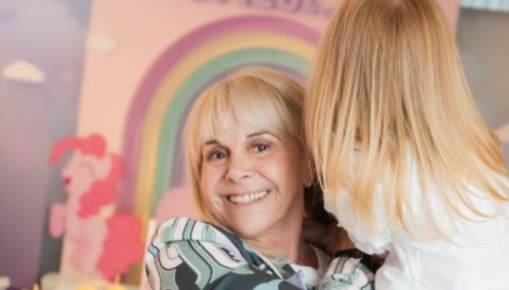 Así fue el impresionante cumple de Azul, la nieta de Claudia Villafañe: unicornios, burbujas y una mesa dulce única