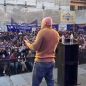 Espert reapareció en La Matanza, con video de Oría, Karina en la platea y audiencia amigable