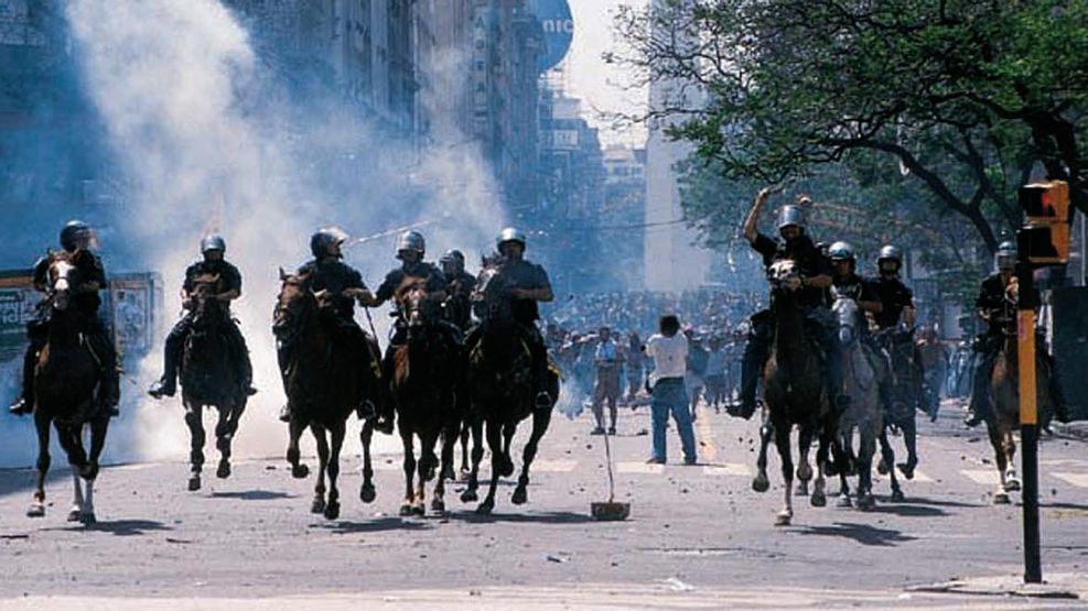 240825_policia_represion_2001_cedoc_g