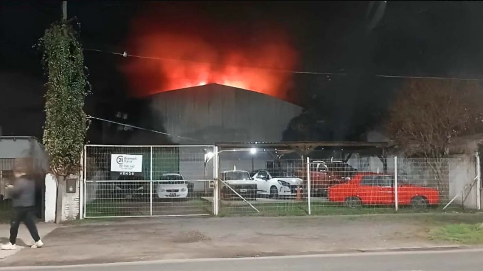 Ensenada incendio agencia de autos 24082025