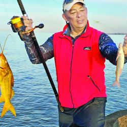 La oferta invernal se hace presente en esta parte del estuario, con pejerreyes a fondo y flote, y también regias carpas que toman masa y bagres de  todos los tamaños.