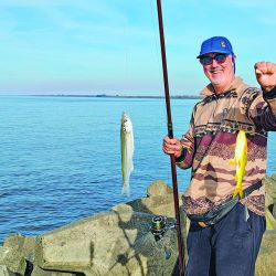La oferta invernal se hace presente en esta parte del estuario, con pejerreyes a fondo y flote, y también regias carpas que toman masa y bagres de  todos los tamaños.