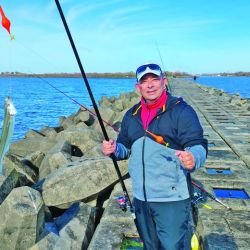 La oferta invernal se hace presente en esta parte del estuario, con pejerreyes a fondo y flote, y también regias carpas que toman masa y bagres de  todos los tamaños.