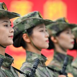 Participantes asisten a un entrenamiento para el próximo desfile militar del Día de la Victoria, en Beijing, capital de China. | Foto:Xinhua/Zhang Cheng