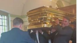 Excéntrico funeral de un empresario gitano en Londres.