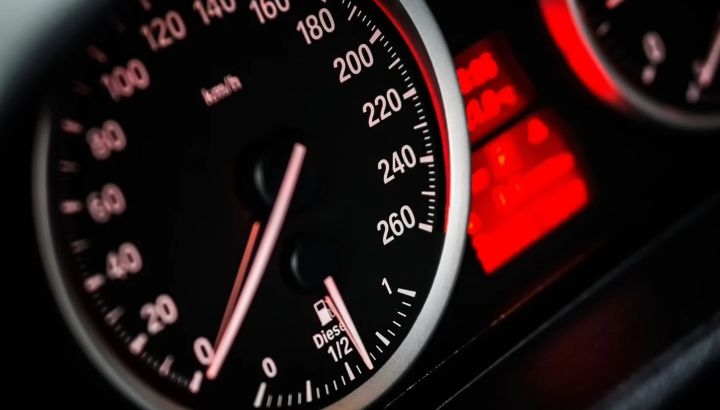 Historia del velocímetro: desde su creación a la evolución digital del siglo XXI