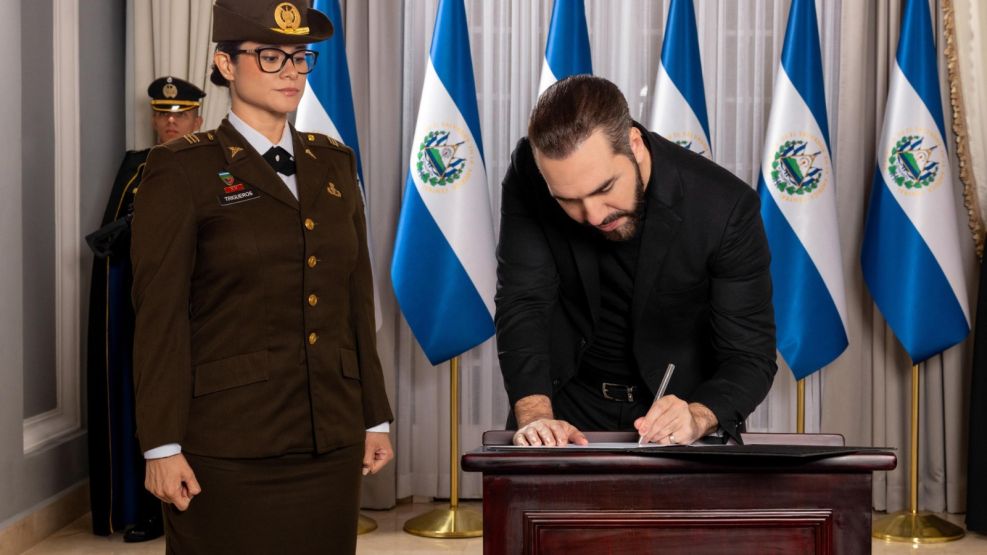Bukele nombró a una militar como ministra de Educación.