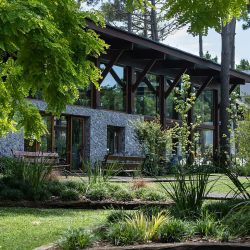  Mar de las Pampas y San Antonio de Areco ofrecen paisajes distintos, pero comparten un mismo espíritu: la posibilidad de detenerse y volver a lo esencial. 