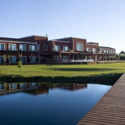  Mar de las Pampas y San Antonio de Areco ofrecen paisajes distintos, pero comparten un mismo espíritu: la posibilidad de detenerse y volver a lo esencial. 