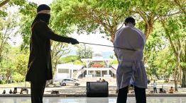 Hombre azotado en Aceh 26082025