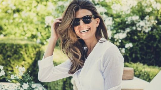Juliana Awada en modo sport chic: su look de tenis que confirma la tendencia del blanco total