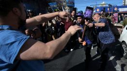Atacaron con piedras y botellas la caravana de Milei y Espert en Lomas de Zamora