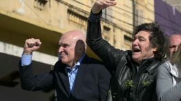 Atacaron con piedras y botellas la caravana de Milei y Espert en Lomas de Zamora