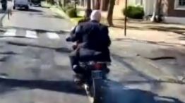 JOSE LUIS ESPERT HUYENDO EN MOTO