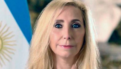 A una librería se le ocurrió la original promoción que hace referencia a las coimas en Discapacidad para la hermana del Presidente