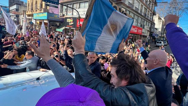 Milei Caravana Lomas 27082025