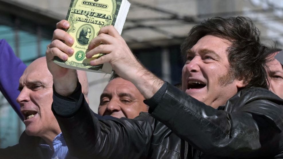 Atacaron con piedras y botellas la caravana de Milei y Espert en Lomas de Zamora