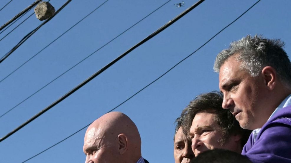 Atacaron con piedras y botellas la caravana de Milei y Espert en Lomas de Zamora