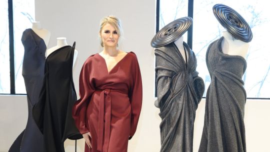 Min Agostini inauguró "Entre mundos" y afirmó que la moda no tiene finitud