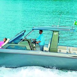 La V33 en planeo posee un buen despeje del agua gracias a su casco para velocidad. 